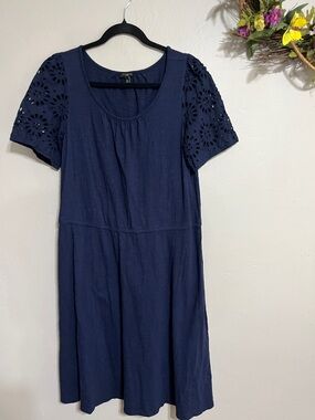 🌺Talbots Navy Eyelet-Sleeve Midi Dress